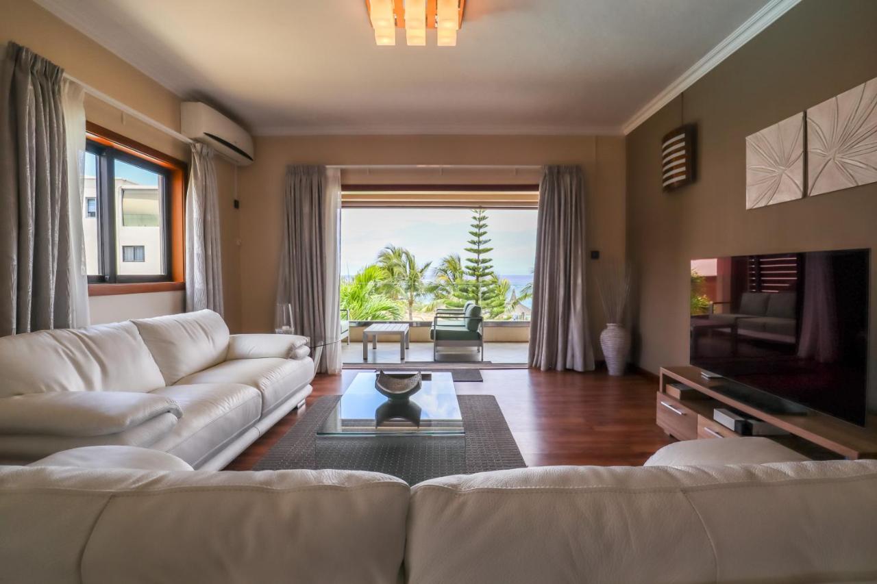 Pierre Bleue Beachfront Villa Flic-en-Flacq Dış mekan fotoğraf